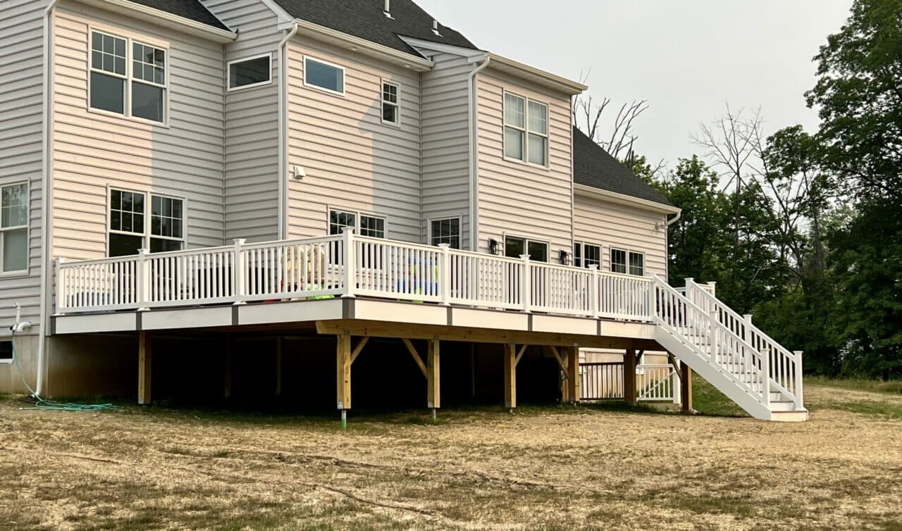 Wide view of composite deck with deck steps and deck railing